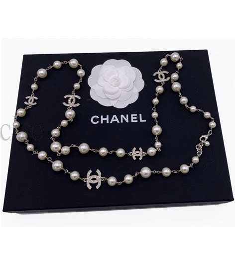 collana e orecchini chanel